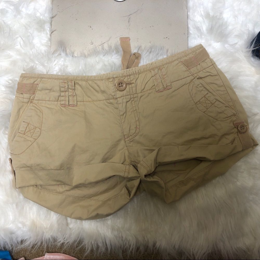 American Eagle Khaki Shorts with pink detail stitching 100% Cotton (1008)